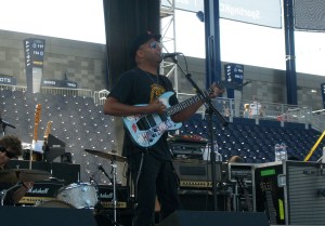 Tom Morello: The Nightwatchman at Buzz Beachball in Kansas City, KS on 8-19-11.