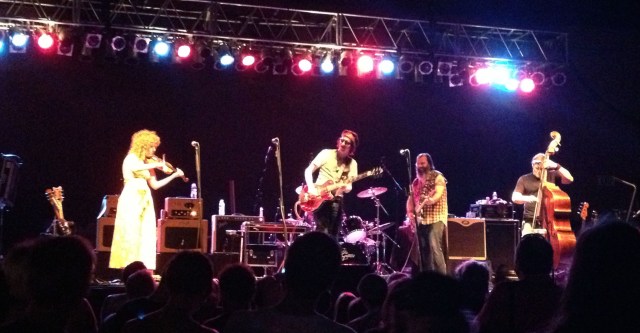 Steve Earle & The Dukes closing out their set at The Crossroads in Kansas City, Missouri on 7/9/13. Left to right: Eleanor Whitmore, Chris Masterson, Steve Earle and Kelley Looney. Drummer Will Rigby is obscured by Masterson.