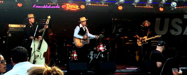 Lucky Tubb & The Modern Day Troubadours play live at Knucklehead's Saloon in Kansas City, Missouri on 6/17/16.